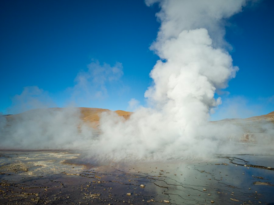 Geysers del Tatio soltando vapor